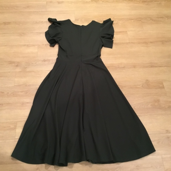 Women’s Green V Neck Ruffle Sleeve Midi Dress - Picture 6 of 6